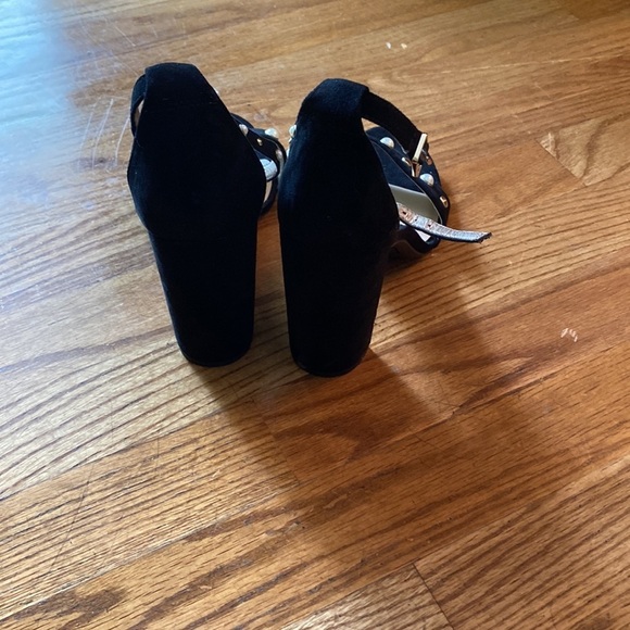 Francesca’s shoes - Picture 3 of 5